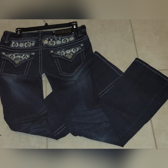 Rue 21 "Jeans, embroidery on back & front, distressed, perfect condition - Picture 4 of 11